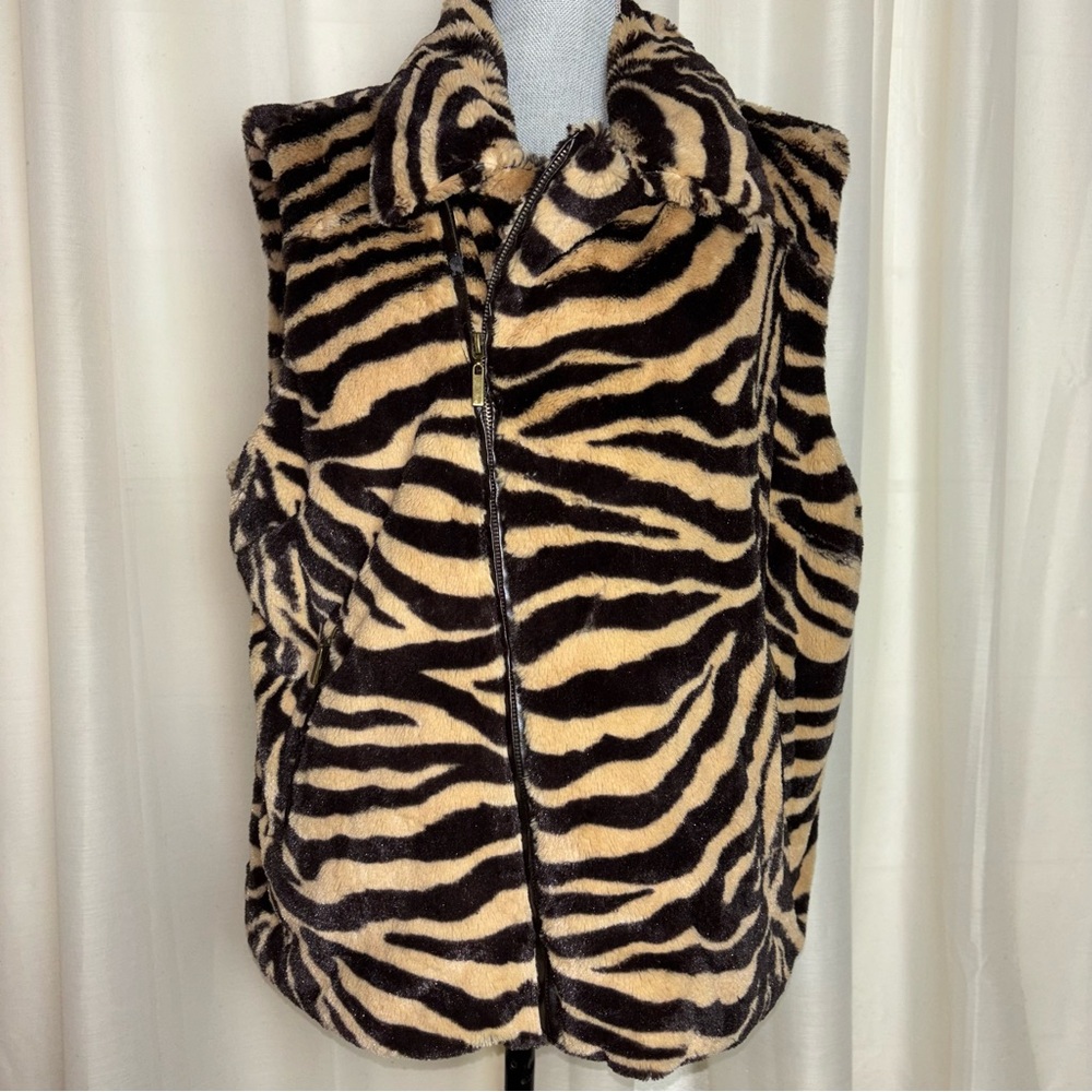Adrienne Landaue Faux Fur Animal Tiger Print Zip Vest